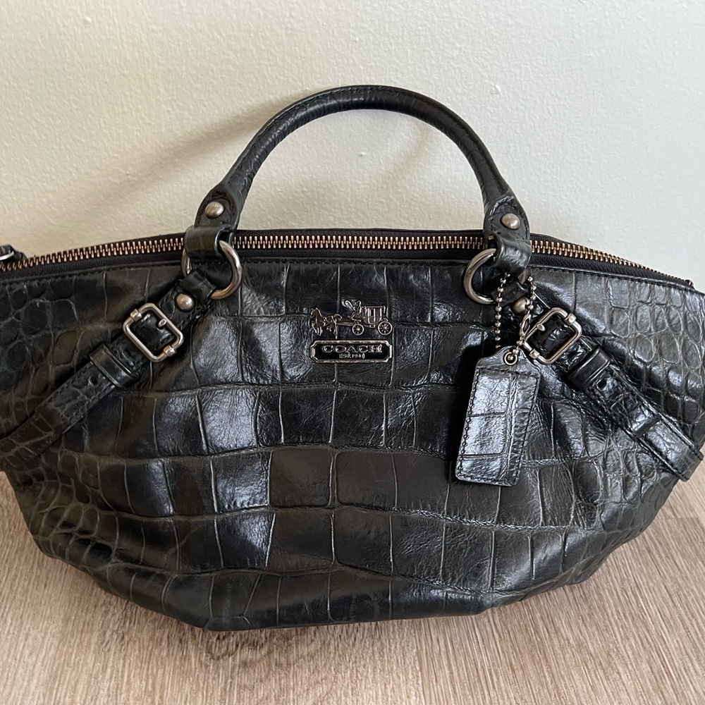 Coach purse in great condition - Picture 3 of 3